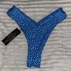 NWT ONEONE CHEEKY BOTTOM